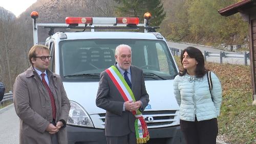 Giorgio Damiani (Amministratore unico FVG Strade), Sergio Chinese (Sindaco Resia) e Mariagrazia Santoro (Assessore regionale Infrastrutture e Territorio) alla riapertura della strada regionale 646 "di Uccea" - Resia 31/10/2017